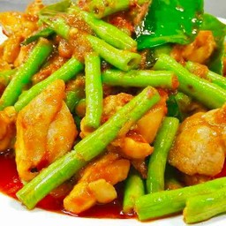 ผัดพริงแกงไก่