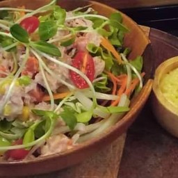 ทูน่าสลัด