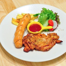 Combi สเต็กไก่สไปซี่ & ไส้กรอกหมูรมควัน