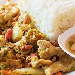 ข้าวผงกะหรี่หมูนุ่มเฮง