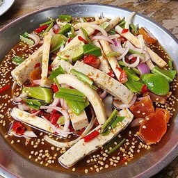 เหลาหมูยอไข่เค็ม