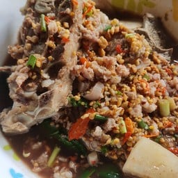 ก๋วยเตี๋ยวบ้านไม้ลุงชา (บ้านเรือนไทย)