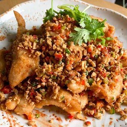 ข้าวไก่ผัดพริกเกลือ