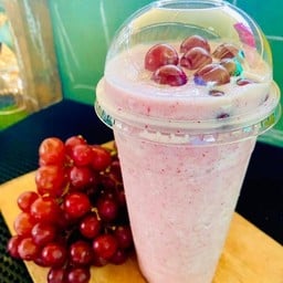 องุ่นแดงไร้เมล็ด นมสด ปั่น 16 Oz