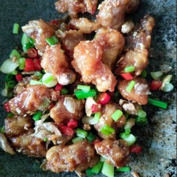 ข้าวไก่ทอดคั่วพริกเกลือ