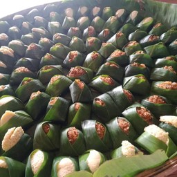 ข้าวเหนียวสังขยา-ปลาแห้ง