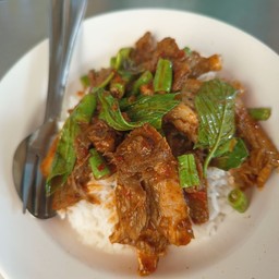 ผัดพริกแกงเนื้อเปื่อย