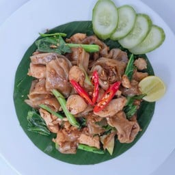 ผัดซีอิ๊วไก่