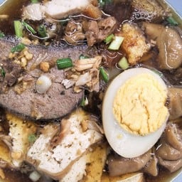 ข้าวขาหมูหน้า มอ.