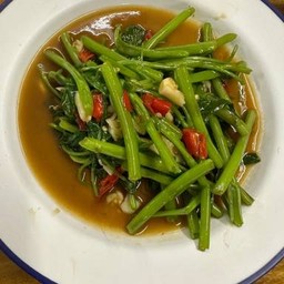 บุ้งไฟแดง