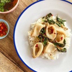 ข้าวกะเพราหมึก