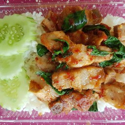 กะเพราหมูกรอบ