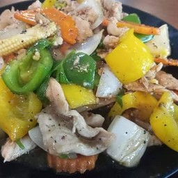 ไก่ผัดพริกไทยดำ