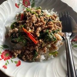 ข้าวกระเพราหมู