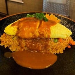 ข้าวห่อไข่ญี่ปุ่นซอสเดมิกลาส  + ซุปมิโสะ