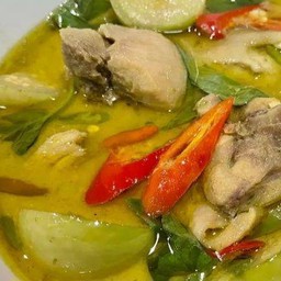 แกงเขียวหวาน  ใสมะเขือ (กับข้าว)