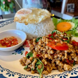 ข้าวกะเพรา+ไข่ดาว