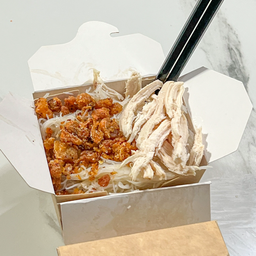 ไอขาว เส้นหมี่ไก่ฉีก ฟรีแคปแซ่บ 1ถุงง