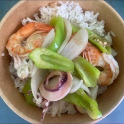 ผัดพริกหยวกทะเลราดข้าว(ฟรีไข่ดาว)