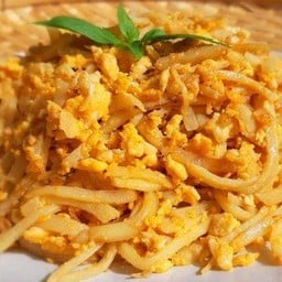 หน้อไม้ผัดไข่ราดข้าว