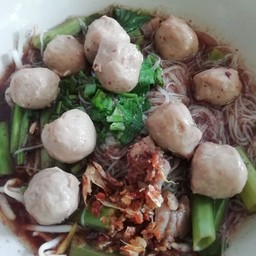 ก๋วยเตี๋ยวลูกชิ้นเนื้อ (พิเศษ)