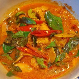 แกงเผ็ด หน่อไม้ดอง (ใส่กะทิ) กับข้าว