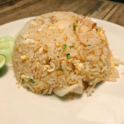 ข้าวผัด พร้อมน้ำซุป (Fried Rice)