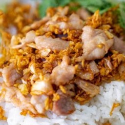 ข้าวหมูกระเทียม