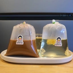 เนสกาแฟร้อน แถมชาดอกเก็กฮวย