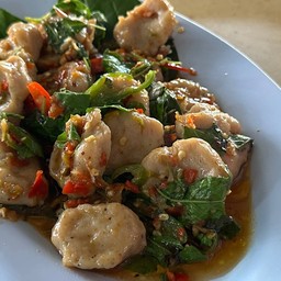 ผัดกระเพราปลากราย