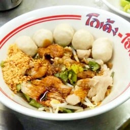 เส้นเล็กแห้งหมูตุ๋น-พร้อมน้ำซุป