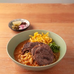 Khao-Soi with Braised Beef Shank : ข้าวซอยเนื้อน่องลายตุ๋น
