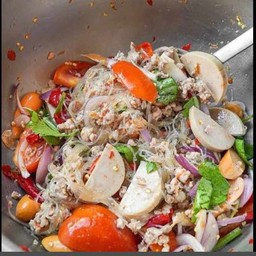 ยำวุ้นเส้นหมูสับหมูยอ
