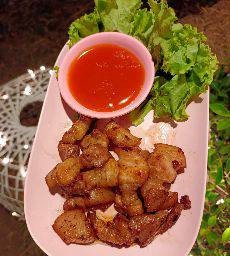 สามชั้นทอดน้ำปลา