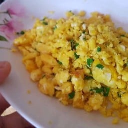 ไข่คั่วราดข้าว