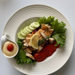 สลัดไก่ย่าง