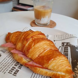Ham Cheese Croissant (ครัวซองต์แฮมชีส)