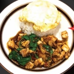 ข้าวกระเพราไก่ + ไข่ดาว