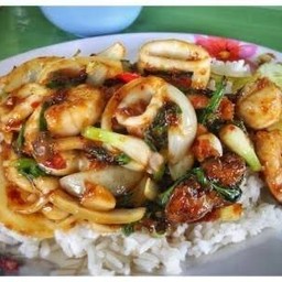 ผัดพริกเผาทะเลราดข้าว