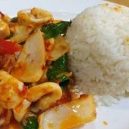 ข้าวพริกแกงปลาหมึก