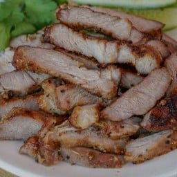 คอหมูย่างทอด