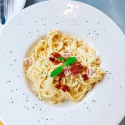 F2. สปาเก็ตตี้คาโบนาร่าเบคอน