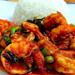 ผัดพริกแกงกุ้งราดข้าว