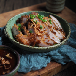 คอหมูทอดซอสน้ำปลา