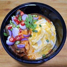 ข้าวยำปลากระป๋องไข่ข้น