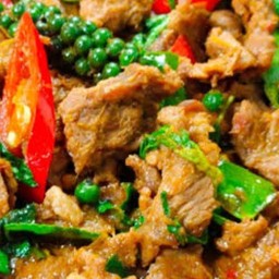 ผัดเผ็ดเนื้อ