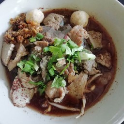 ก๋วยเตี๋ยวรวมหมู พิเศษ
