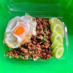 อาหารตามสั่งอิหมูกะเพราไข่ข้น ร่มเกล้า