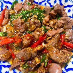 กะเพราเครื่องในไก่ กับล้วนๆ พิเศษ