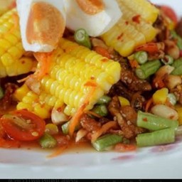 ตำข้าวโพดไข่เค็ม